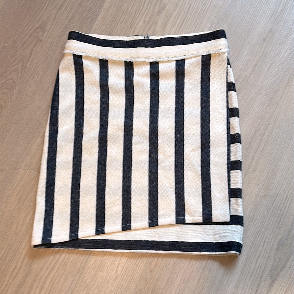 Matison Stone Striped Faux Wrapped Mini Skirt Women’s 4